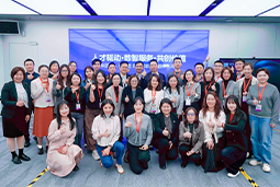 走进标杆现场，共探AI转型——Ebpay国际携手企业高管参访埃森哲智能运营中心